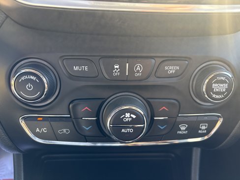 Certified 2021 Jeep Cherokee Limited image 29