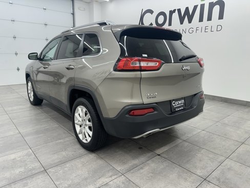 Used 2016 Jeep Cherokee Limited image 2