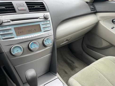 Used 2009 Toyota Camry LE image 6