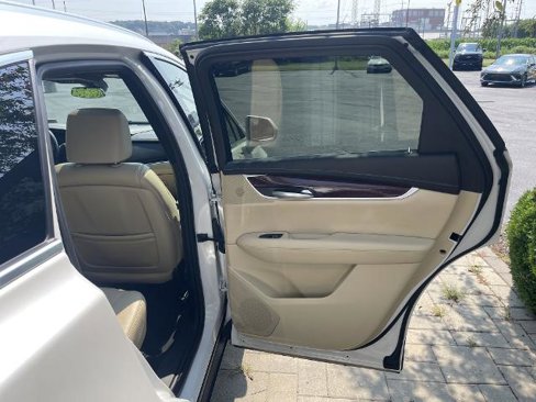 Used 2017 Cadillac XT5 Luxury w/ Driver Awareness Package image 25