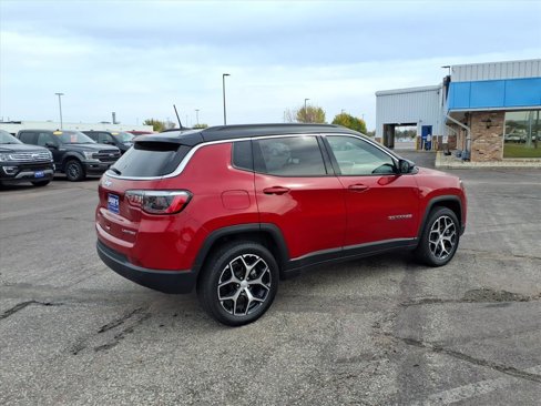 Used 2024 Jeep Compass Limited image 3