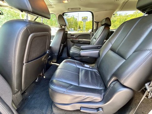 Used 2007 Chevrolet Suburban LT w/ LT Preferred Equipment Group image 14