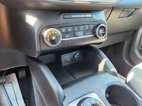 Used 2020 Ford Escape SE image 10