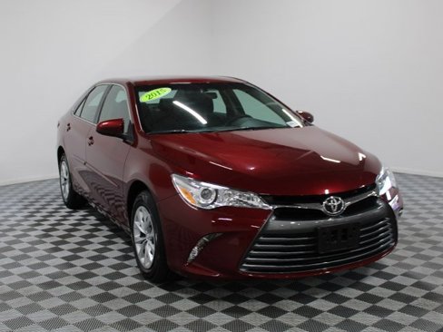 Used 2015 Toyota Camry LE image 8