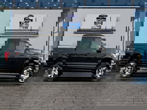 Used 2017 Ford F150 XLT image 2