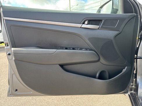 Used 2018 Hyundai Elantra SE image 25