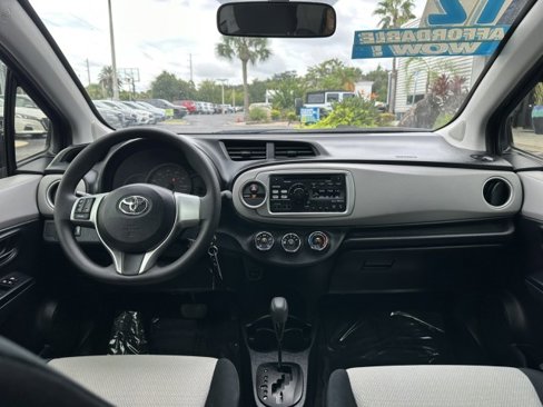 Used 2012 Toyota Yaris L image 28