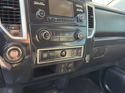 Used 2017 Nissan Titan S image 22