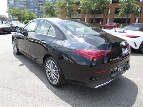 Used 2025 Mercedes-Benz CLA 250 4MATIC image 2