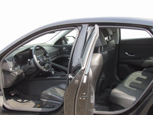 Used 2023 Hyundai Elantra Limited image 13