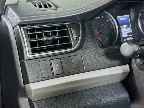 Used 2017 Toyota Camry SE image 10
