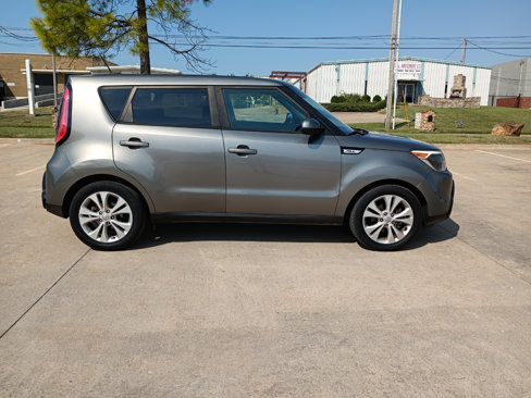 Used 2016 Kia Soul + image 2