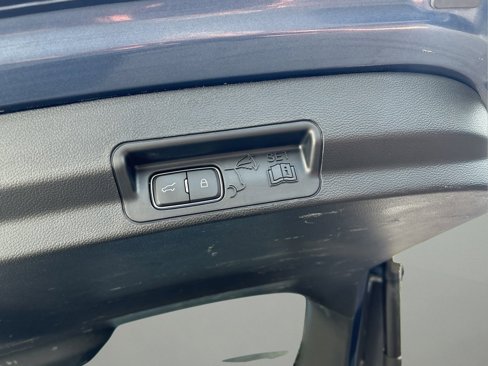 Used 2020 Ford Explorer XLT w/ Equipment Group 202A image 13