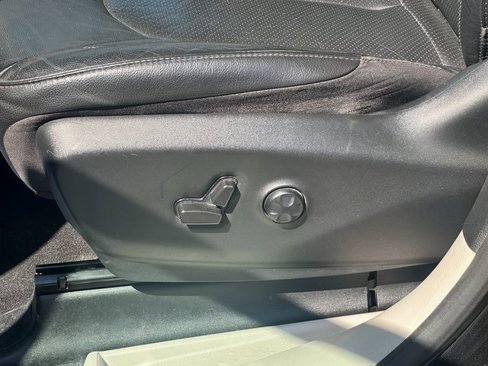 Used 2022 Chrysler Pacifica Touring-L image 16