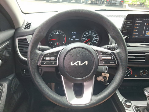 Used 2023 Kia Seltos LX image 18