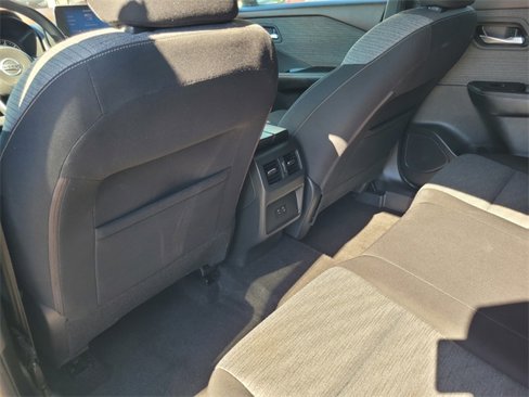 Used 2021 Nissan Rogue SV image 14