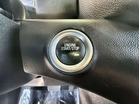 Used 2022 GMC Terrain SLT w/ Tech Package image 17