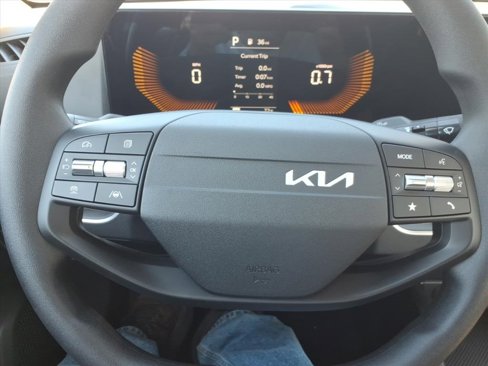 New 2025 Kia K4 LX image 23