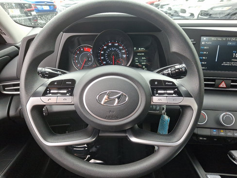 Used 2023 Hyundai Elantra SE w/ Cargo Package image 15