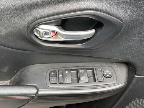 Used 2014 Jeep Cherokee Trailhawk w/ Comfort/Convenience Group image 10