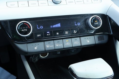 Used 2023 Hyundai Elantra Limited image 15