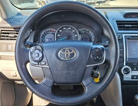 Used 2013 Toyota Camry L image 18