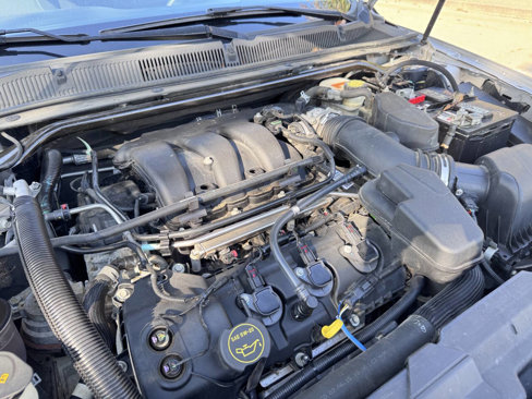 Used 2015 Ford Taurus SEL image 2