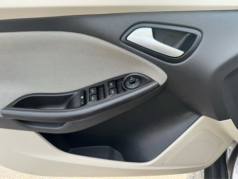Used 2014 Ford Focus SE image 11