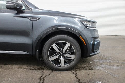 Used 2023 Kia Sorento EX w/ Panoramic Sunroof Package image 9