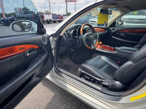 Used 2005 Lexus SC 430 Convertible w/ Preferred Accessory Pkg image 5