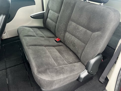 Used 2016 Dodge Grand Caravan American Value Package image 12