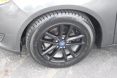 Used 2017 Ford Focus SE w/ Cold Weather Package image 7