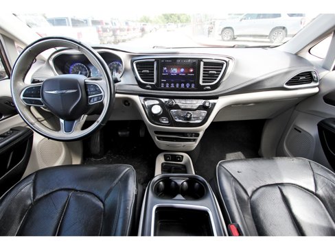 Used 2017 Chrysler Pacifica Limited image 9