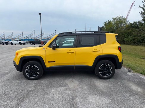 Used 2017 Jeep Renegade Trailhawk w/ Premium Trailhawk Package image 2