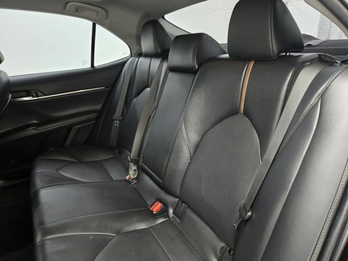 Used 2020 Toyota Camry XLE image 12