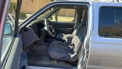 Used 2000 Nissan Frontier XE image 12