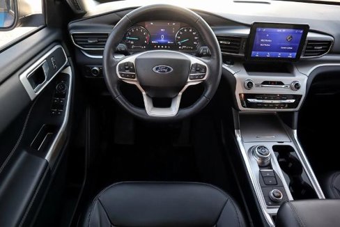 Used 2022 Ford Explorer XLT w/ Equipment Group 202A image 18