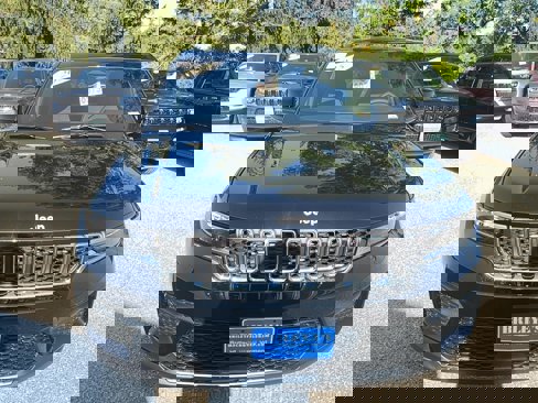 New 2025 Jeep Grand Cherokee Laredo X image 2