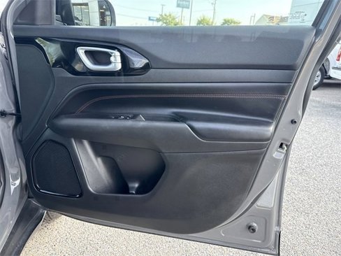 Used 2023 Jeep Compass Trailhawk image 20
