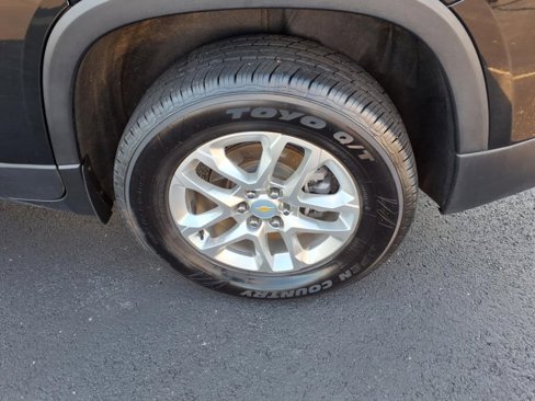 Used 2023 Chevrolet Traverse LS w/ Safety Package image 6