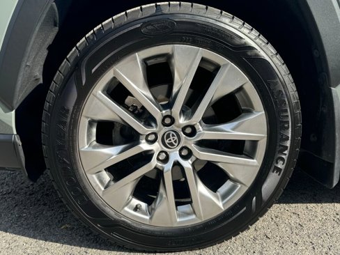 Used 2021 Toyota RAV4 XLE Premium image 10