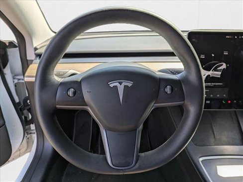 Used 2021 Tesla Model 3 Standard Range Plus image 11