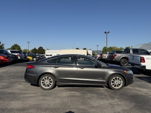 Used 2019 Ford Fusion SE image 2
