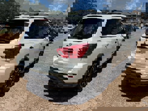 Used 2020 Nissan Pathfinder SL image 5