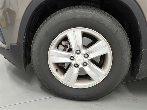 Used 2022 Chevrolet Trax LS w/ Tint and Cruise Package image 17
