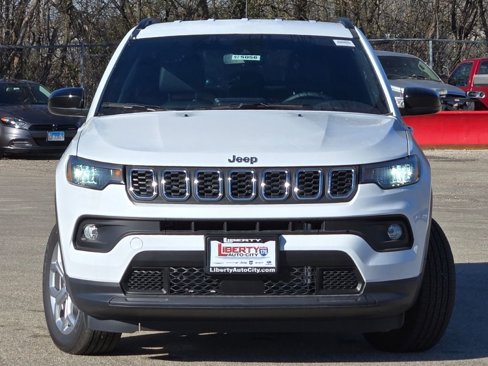 New 2025 Jeep Compass Latitude image 4