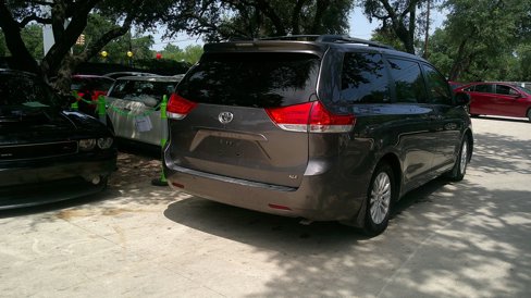 Used 2014 Toyota Sienna XLE image 4