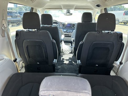 Used 2017 Chrysler Pacifica Touring image 7