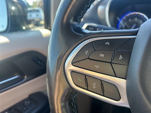 Used 2021 Chrysler Pacifica Touring-L image 30