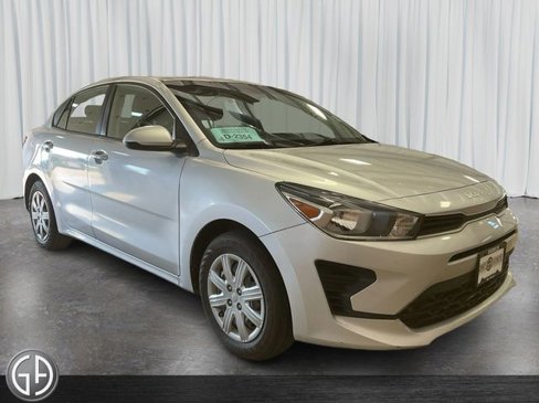 Used 2023 Kia Rio S image 3